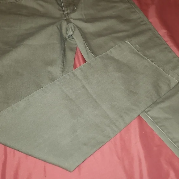 NWT Chicos Khaki Slim Leg Jeans-2 - Picture 7 of 7